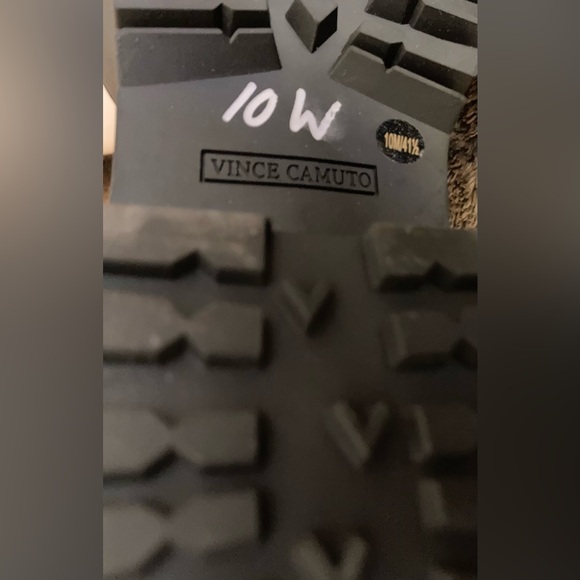 NEW Pair of VINCE CAMUTO White Boots Size 10 Frishea Leather Upper Shoes - Picture 7 of 14